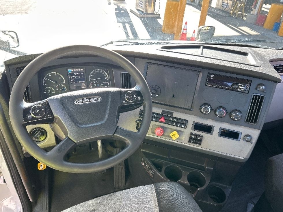 Day Cab Tractor-Heavy Duty Tractors-Freightliner-2020-T12642ST-San Diego-CA-243,340\n\t\tmiles-$ 63,500 - Image 11