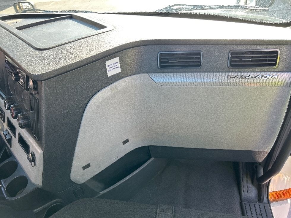 Day Cab Tractor-Heavy Duty Tractors-Freightliner-2020-T12642ST-San Diego-CA-243,340\n\t\tmiles-$ 63,500 - Image 13