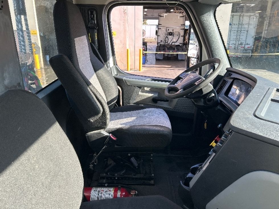 Day Cab Tractor-Heavy Duty Tractors-Freightliner-2020-T12642ST-San Diego-CA-243,340\n\t\tmiles-$ 63,500 - Image 14