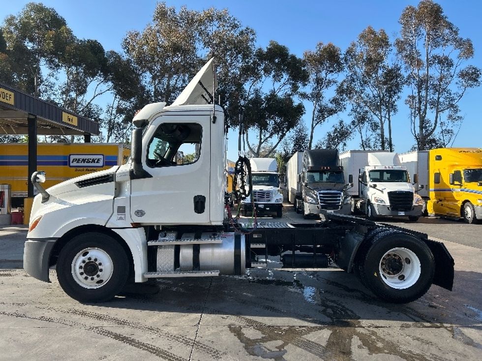Day Cab Tractor-Heavy Duty Tractors-Freightliner-2020-T12642ST-San Diego-CA-243,340\n\t\tmiles-$ 63,500 - Image 4