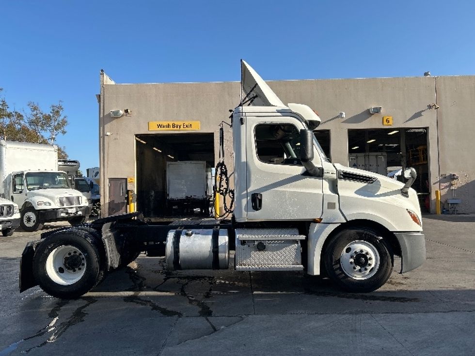 Day Cab Tractor-Heavy Duty Tractors-Freightliner-2020-T12642ST-San Diego-CA-243,340\n\t\tmiles-$ 63,500 - Image 8