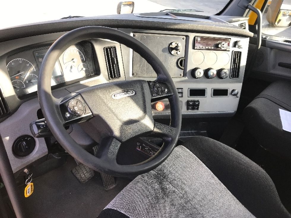 Day Cab Tractor-Heavy Duty Tractors-Freightliner-2020-T12642ST-Sandston-VA-344,630\n\t\tmiles-$ 60,250 - Image 10