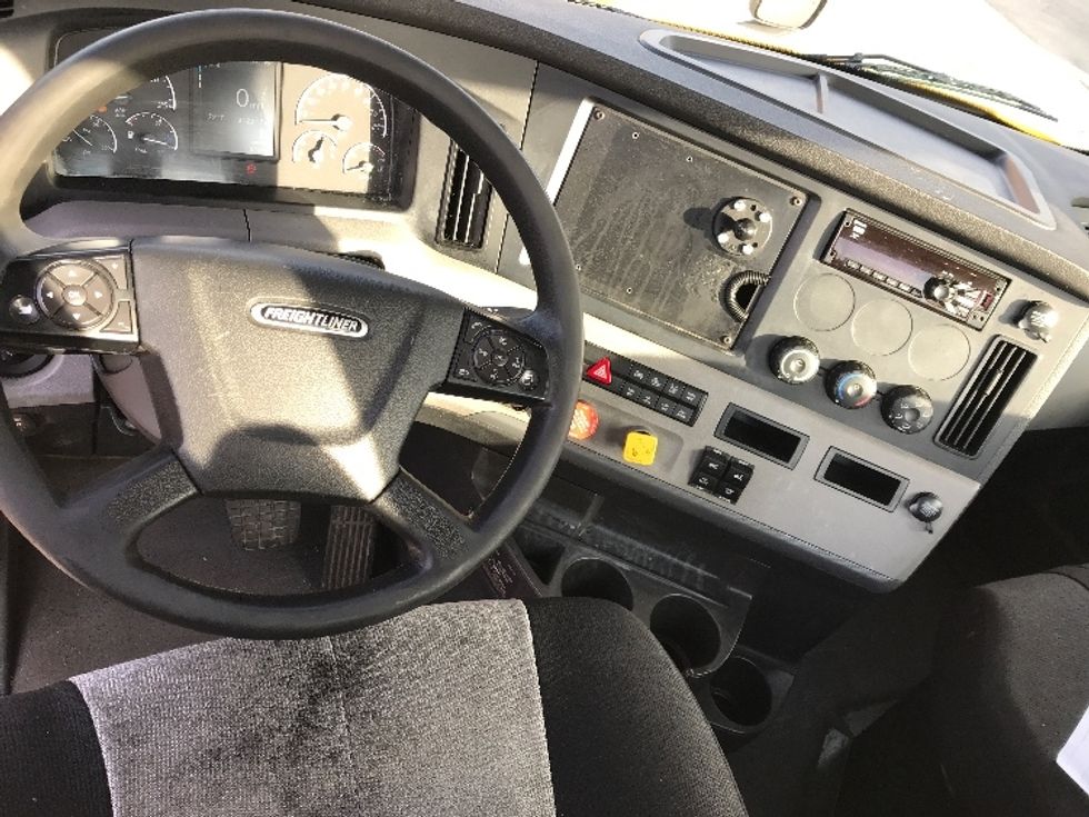 Day Cab Tractor-Heavy Duty Tractors-Freightliner-2020-T12642ST-Sandston-VA-344,630\n\t\tmiles-$ 60,250 - Image 11