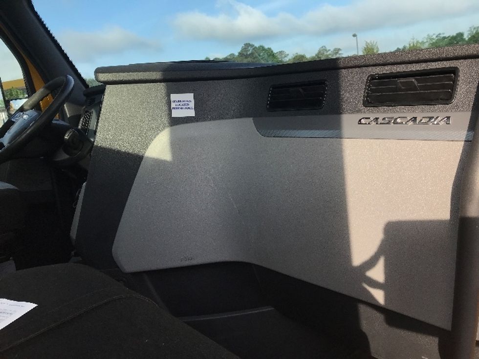 Day Cab Tractor-Heavy Duty Tractors-Freightliner-2020-T12642ST-Sandston-VA-344,630\n\t\tmiles-$ 60,250 - Image 13