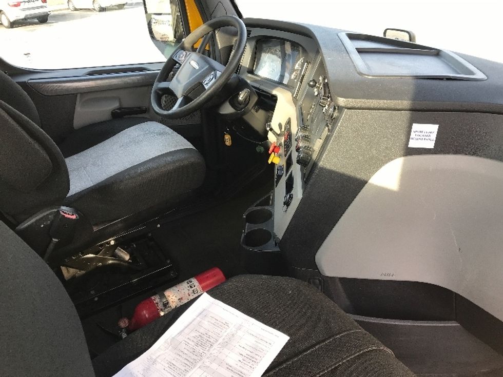 Day Cab Tractor-Heavy Duty Tractors-Freightliner-2020-T12642ST-Sandston-VA-344,630\n\t\tmiles-$ 60,250 - Image 14