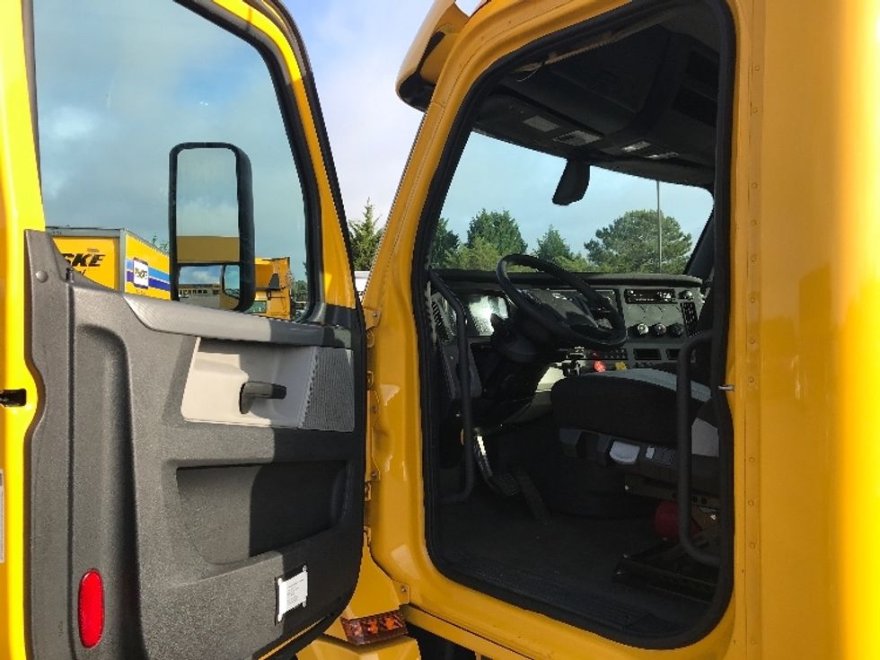 Day Cab Tractor-Heavy Duty Tractors-Freightliner-2020-T12642ST-Sandston-VA-344,630\n\t\tmiles-$ 60,250 - Image 9