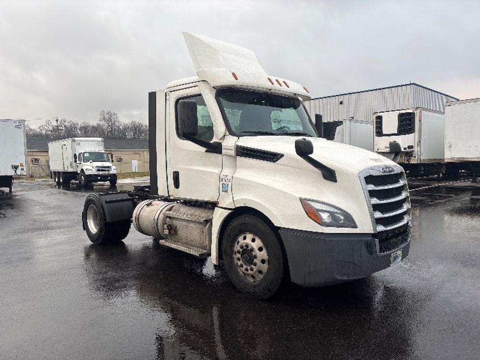 Day Cab Tractor-Heavy Duty Tractors-Freightliner-2020-T12642ST-South Plainfield-NJ-529,820\n\t\tmiles-$ 29,500 - Image 1