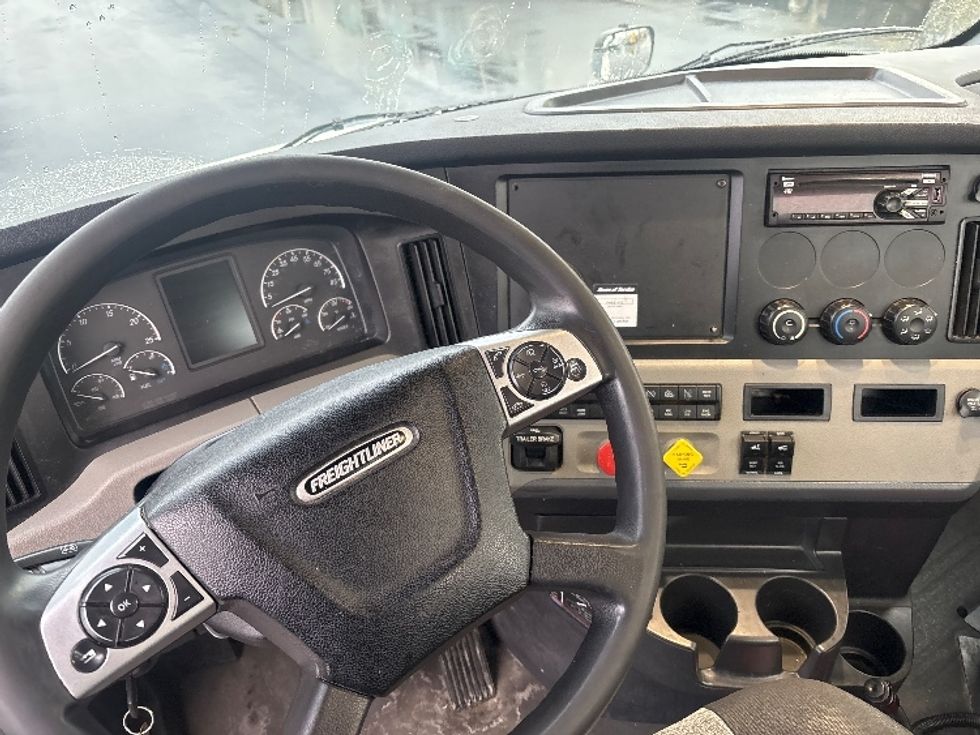 Day Cab Tractor-Heavy Duty Tractors-Freightliner-2020-T12642ST-South Plainfield-NJ-529,820\n\t\tmiles-$ 29,500 - Image 11