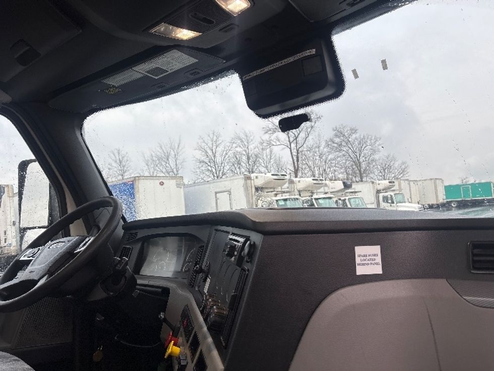 Day Cab Tractor-Heavy Duty Tractors-Freightliner-2020-T12642ST-South Plainfield-NJ-529,820\n\t\tmiles-$ 29,500 - Image 14
