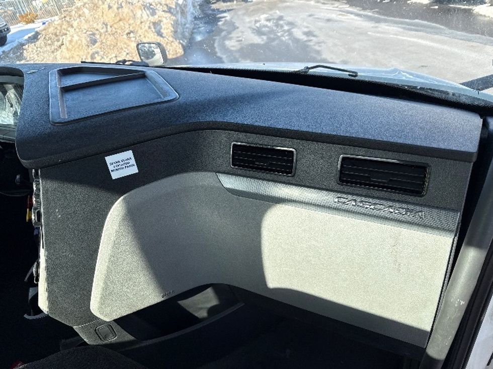 Day Cab Tractor-Heavy Duty Tractors-Freightliner-2020-T12642ST-South Plainfield-NJ-535,197\n\t\tmiles-$ 28,250 - Image 13