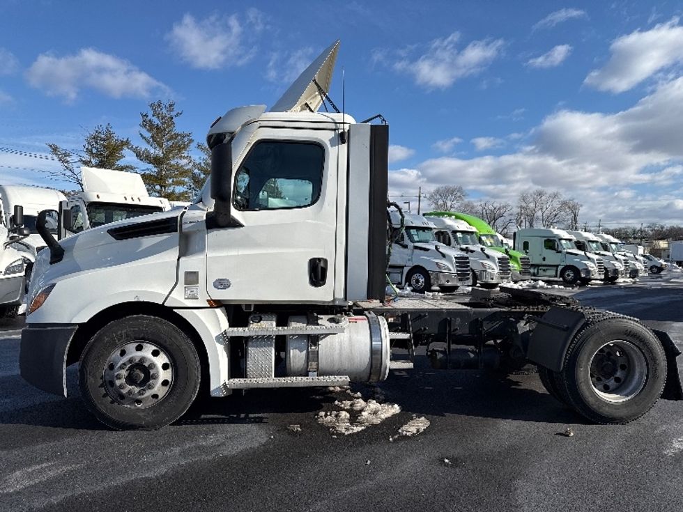 Day Cab Tractor-Heavy Duty Tractors-Freightliner-2020-T12642ST-South Plainfield-NJ-535,197\n\t\tmiles-$ 28,250 - Image 4