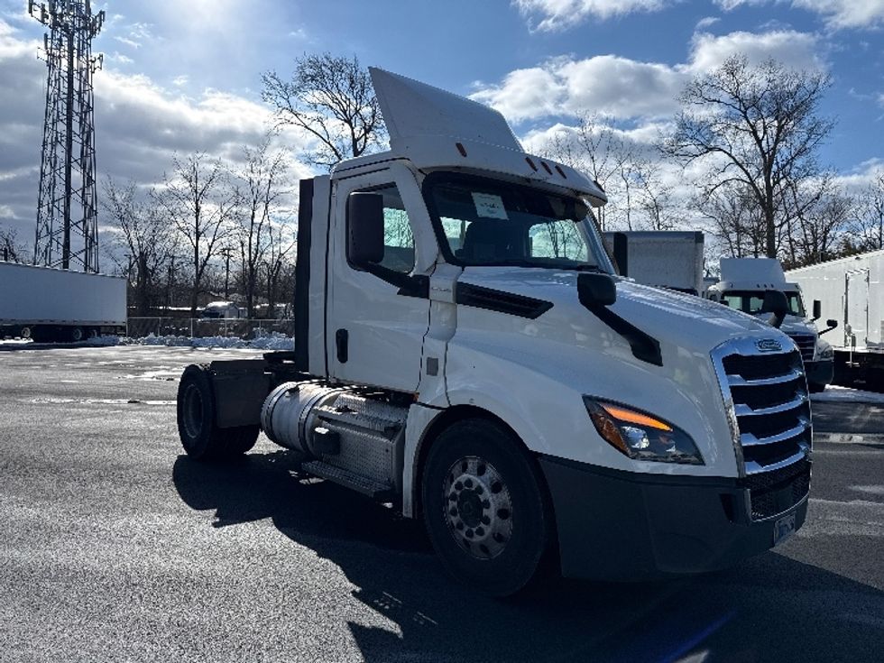 Day Cab Tractor-Heavy Duty Tractors-Freightliner-2020-T12642ST-South Plainfield-NJ-535,692\n\t\tmiles-$ 27,750 - Image 1