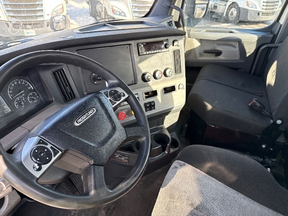 Day Cab Tractor-Heavy Duty Tractors-Freightliner-2020-T12642ST-South Plainfield-NJ-535,692\n\t\tmiles-$ 27,750 - Image 10