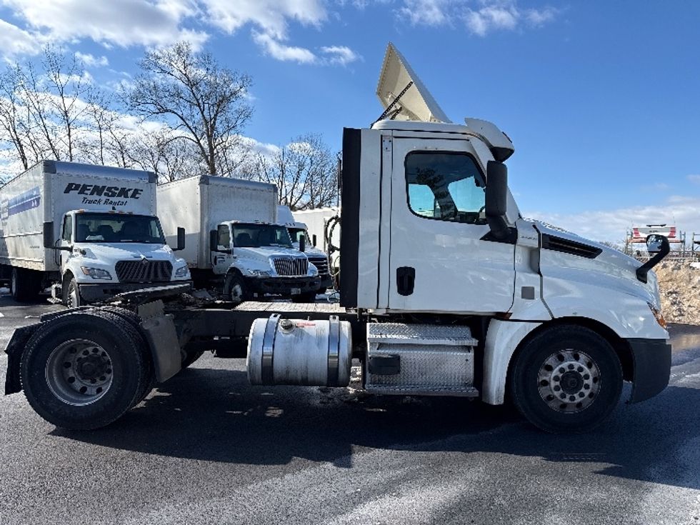 Day Cab Tractor-Heavy Duty Tractors-Freightliner-2020-T12642ST-South Plainfield-NJ-535,692\n\t\tmiles-$ 27,750 - Image 8