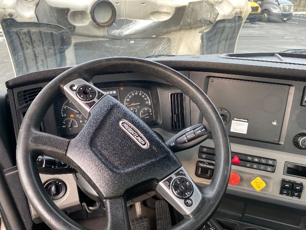 Day Cab Tractor-Heavy Duty Tractors-Freightliner-2020-T12642ST-South Plainfield-NJ-538,468\n\t\tmiles-$ 27,750 - Image 11