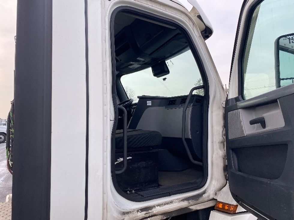 Day Cab Tractor-Heavy Duty Tractors-Freightliner-2020-T12642ST-South Plainfield-NJ-538,468\n\t\tmiles-$ 27,750 - Image 12