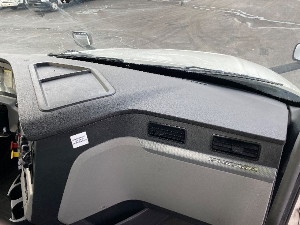 Day Cab Tractor-Heavy Duty Tractors-Freightliner-2020-T12642ST-South Plainfield-NJ-538,468\n\t\tmiles-$ 27,750 - Image 13