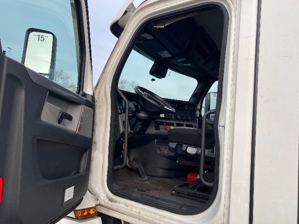 Day Cab Tractor-Heavy Duty Tractors-Freightliner-2020-T12642ST-South Plainfield-NJ-538,468\n\t\tmiles-$ 27,750 - Image 9