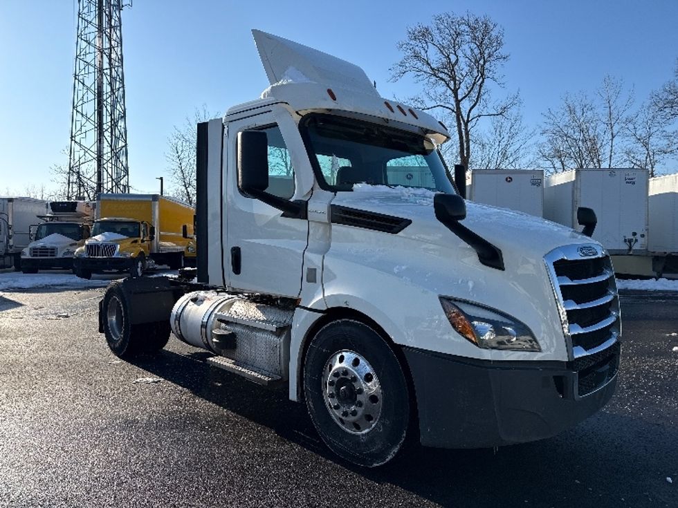 Day Cab Tractor-Heavy Duty Tractors-Freightliner-2020-T12642ST-South Plainfield-NJ-539,438\n\t\tmiles-$ 27,750 - Image 1