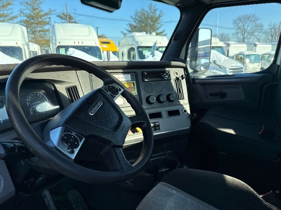 Day Cab Tractor-Heavy Duty Tractors-Freightliner-2020-T12642ST-South Plainfield-NJ-539,438\n\t\tmiles-$ 27,750 - Image 10