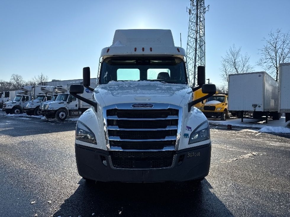 Day Cab Tractor-Heavy Duty Tractors-Freightliner-2020-T12642ST-South Plainfield-NJ-539,438\n\t\tmiles-$ 27,750 - Image 2