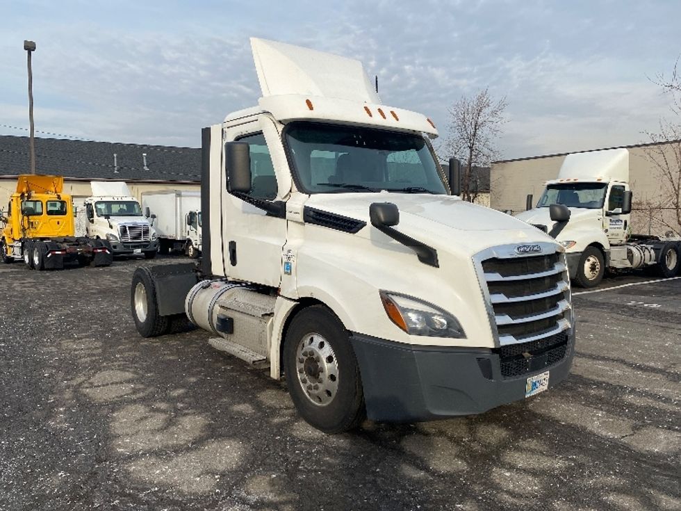 Day Cab Tractor-Heavy Duty Tractors-Freightliner-2020-T12642ST-South Plainfield-NJ-541,907\n\t\tmiles-$ 28,500 - Image 1