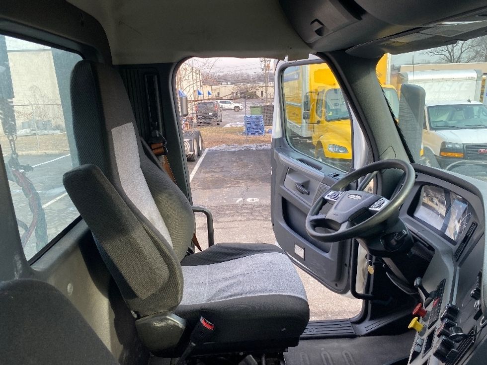 Day Cab Tractor-Heavy Duty Tractors-Freightliner-2020-T12642ST-South Plainfield-NJ-541,907\n\t\tmiles-$ 28,500 - Image 14
