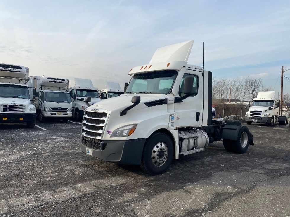 Day Cab Tractor-Heavy Duty Tractors-Freightliner-2020-T12642ST-South Plainfield-NJ-541,907\n\t\tmiles-$ 28,500 - Image 3