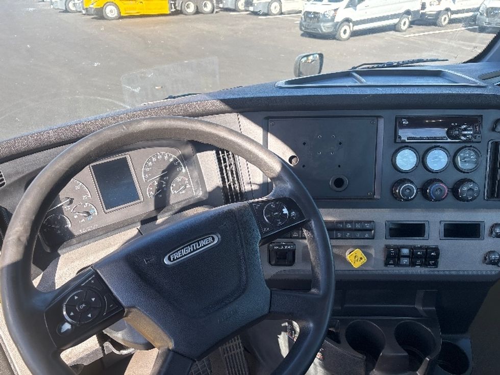 Day Cab Tractor-Heavy Duty Tractors-Freightliner-2020-T12642ST-South Plainfield-NJ-542,572\n\t\tmiles-$ 28,500 - Image 11