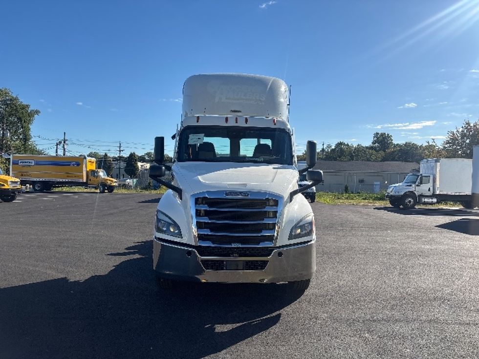 Day Cab Tractor-Heavy Duty Tractors-Freightliner-2020-T12642ST-South Plainfield-NJ-542,572\n\t\tmiles-$ 28,500 - Image 2