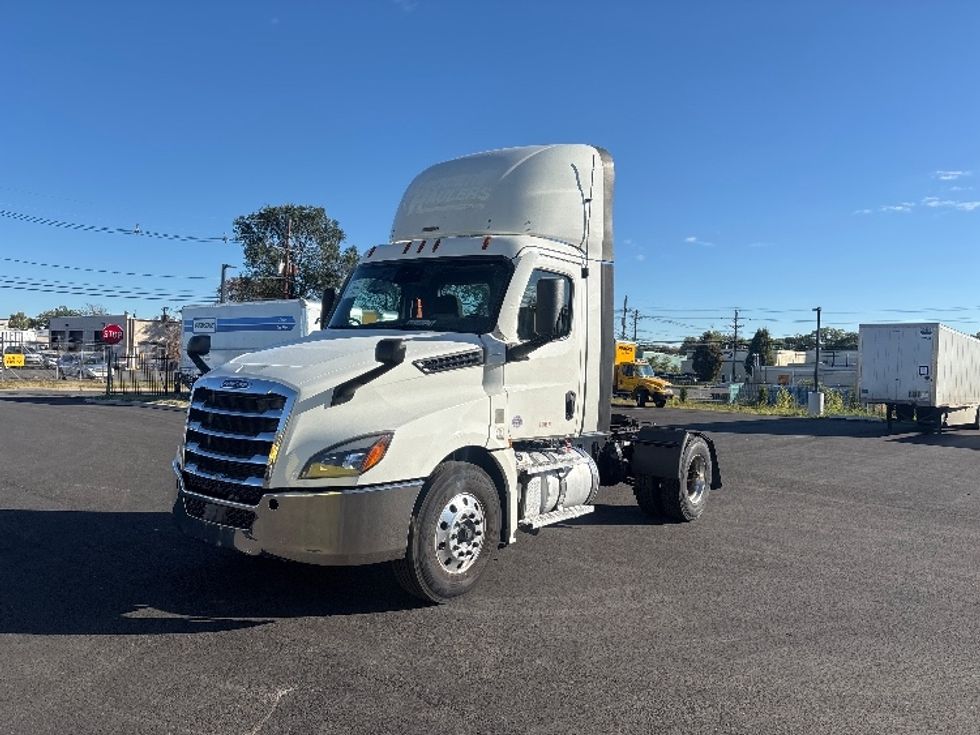 Day Cab Tractor-Heavy Duty Tractors-Freightliner-2020-T12642ST-South Plainfield-NJ-542,572\n\t\tmiles-$ 28,500 - Image 3