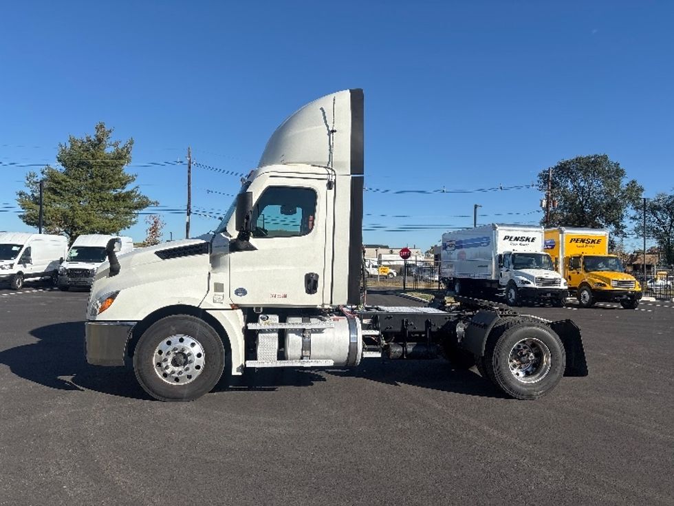 Day Cab Tractor-Heavy Duty Tractors-Freightliner-2020-T12642ST-South Plainfield-NJ-542,572\n\t\tmiles-$ 28,500 - Image 4