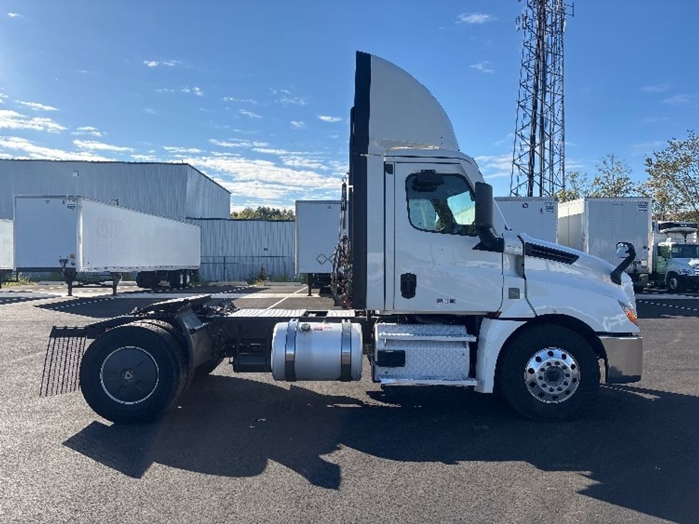 Day Cab Tractor-Heavy Duty Tractors-Freightliner-2020-T12642ST-South Plainfield-NJ-542,572\n\t\tmiles-$ 28,500 - Image 8