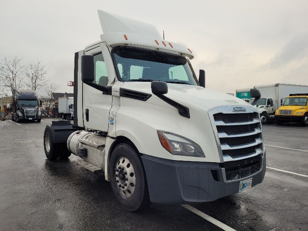 Day Cab Tractor-Heavy Duty Tractors-Freightliner-2020-T12642ST-South Plainfield-NJ-547,299\n\t\tmiles-$ 28,000 - Image 1