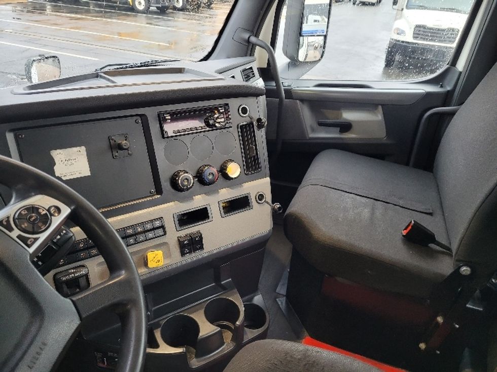 Day Cab Tractor-Heavy Duty Tractors-Freightliner-2020-T12642ST-South Plainfield-NJ-547,299\n\t\tmiles-$ 28,000 - Image 10