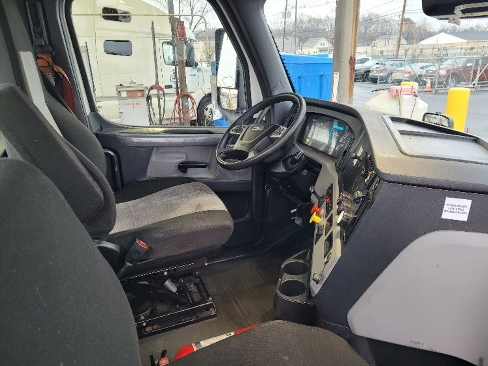 Day Cab Tractor-Heavy Duty Tractors-Freightliner-2020-T12642ST-South Plainfield-NJ-547,299\n\t\tmiles-$ 28,000 - Image 13