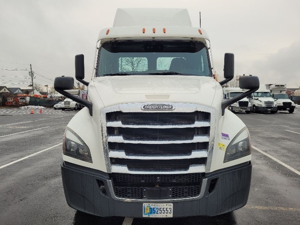 Day Cab Tractor-Heavy Duty Tractors-Freightliner-2020-T12642ST-South Plainfield-NJ-547,299\n\t\tmiles-$ 28,000 - Image 2