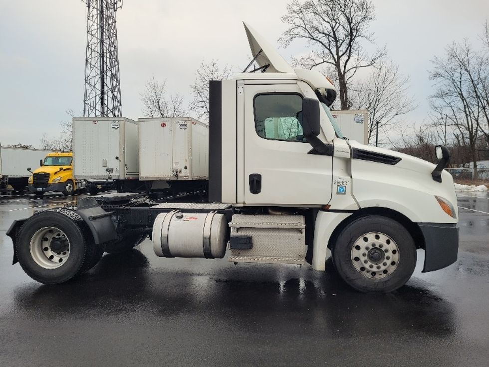 Day Cab Tractor-Heavy Duty Tractors-Freightliner-2020-T12642ST-South Plainfield-NJ-547,299\n\t\tmiles-$ 28,000 - Image 8
