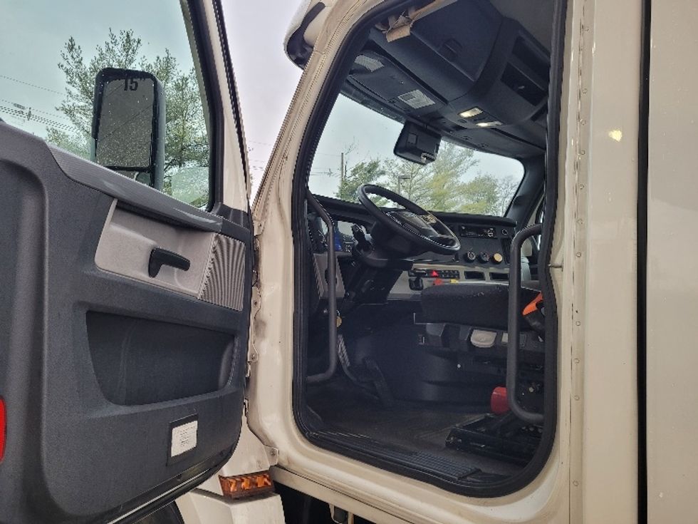 Day Cab Tractor-Heavy Duty Tractors-Freightliner-2020-T12642ST-South Plainfield-NJ-547,299\n\t\tmiles-$ 28,000 - Image 9