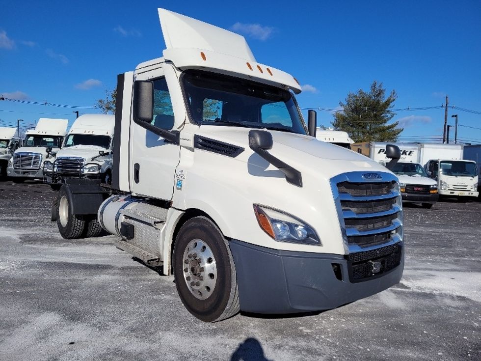Day Cab Tractor-Heavy Duty Tractors-Freightliner-2020-T12642ST-South Plainfield-NJ-549,792\n\t\tmiles-$ 27,750 - Image 1