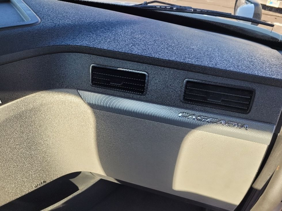 Day Cab Tractor-Heavy Duty Tractors-Freightliner-2020-T12642ST-South Plainfield-NJ-549,792\n\t\tmiles-$ 27,750 - Image 13