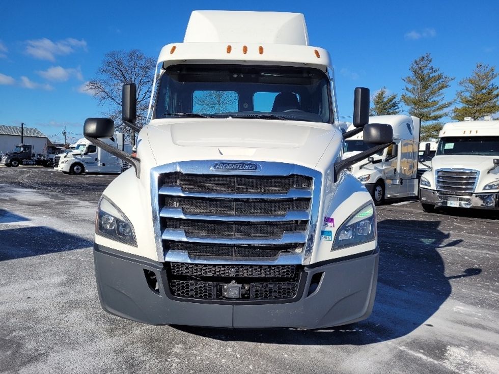 Day Cab Tractor-Heavy Duty Tractors-Freightliner-2020-T12642ST-South Plainfield-NJ-549,792\n\t\tmiles-$ 27,750 - Image 2
