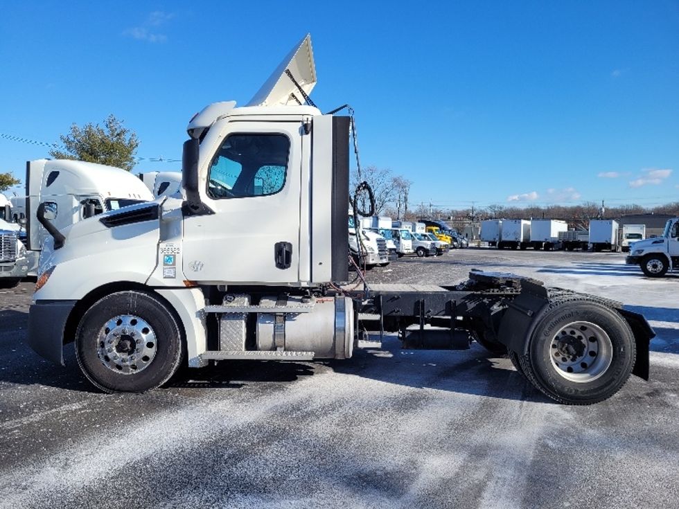 Day Cab Tractor-Heavy Duty Tractors-Freightliner-2020-T12642ST-South Plainfield-NJ-549,792\n\t\tmiles-$ 27,750 - Image 4