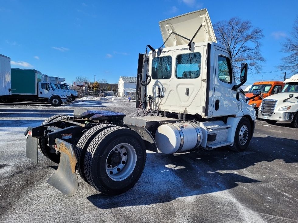Day Cab Tractor-Heavy Duty Tractors-Freightliner-2020-T12642ST-South Plainfield-NJ-549,792\n\t\tmiles-$ 27,750 - Image 7