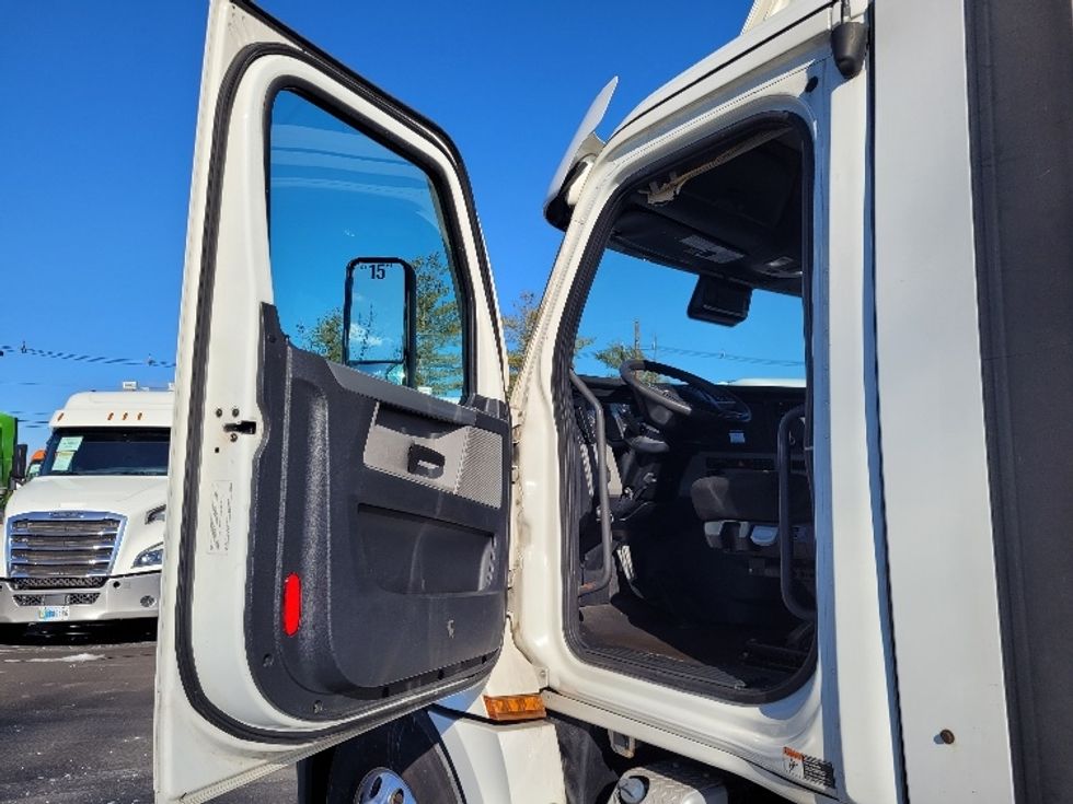 Day Cab Tractor-Heavy Duty Tractors-Freightliner-2020-T12642ST-South Plainfield-NJ-549,792\n\t\tmiles-$ 27,750 - Image 9