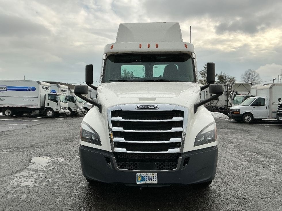 Day Cab Tractor-Heavy Duty Tractors-Freightliner-2020-T12642ST-South Plainfield-NJ-550,910\n\t\tmiles-$ 26,750 - Image 2