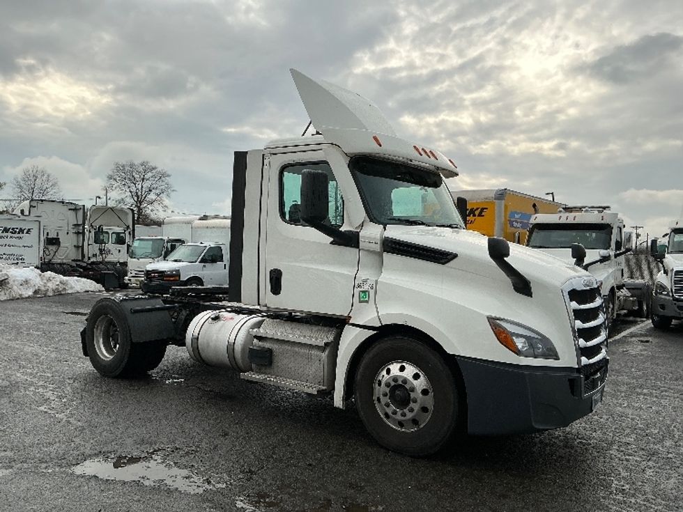 Day Cab Tractor-Heavy Duty Tractors-Freightliner-2020-T12642ST-South Plainfield-NJ-550,926\n\t\tmiles-$ 26,500 - Image 1