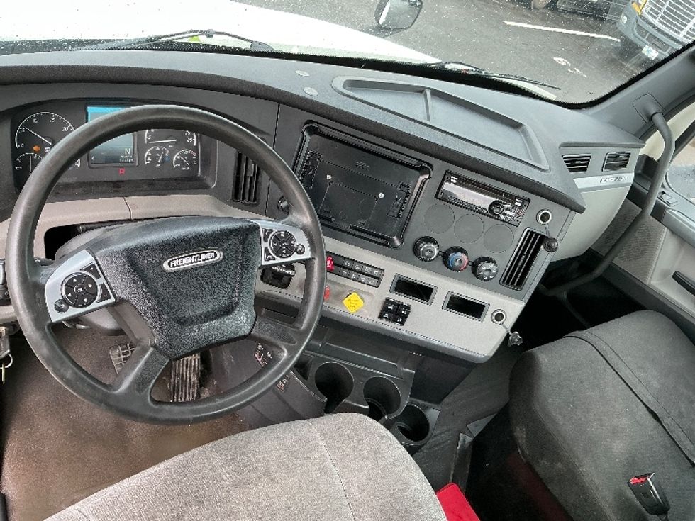 Day Cab Tractor-Heavy Duty Tractors-Freightliner-2020-T12642ST-South Plainfield-NJ-550,926\n\t\tmiles-$ 26,500 - Image 11