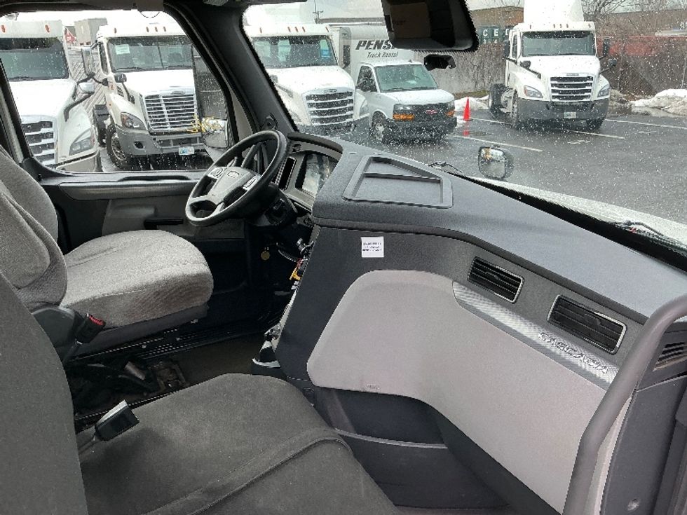 Day Cab Tractor-Heavy Duty Tractors-Freightliner-2020-T12642ST-South Plainfield-NJ-550,926\n\t\tmiles-$ 26,500 - Image 14