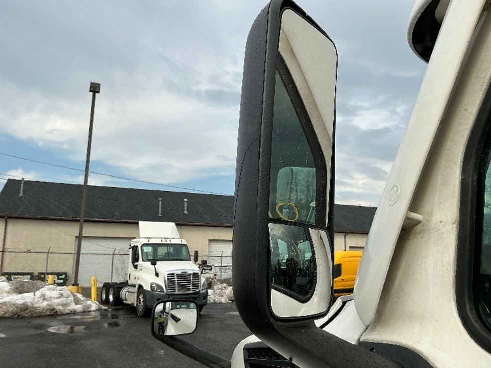 Day Cab Tractor-Heavy Duty Tractors-Freightliner-2020-T12642ST-South Plainfield-NJ-550,926\n\t\tmiles-$ 26,500 - Image 17